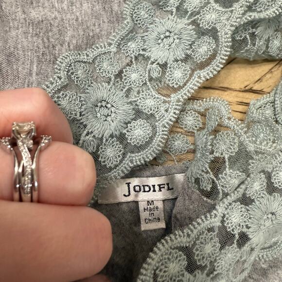 Jodifl Medium Gray Crochet Lace V-neck Handkerchief Hem Tank Top - Picture 3 of 8